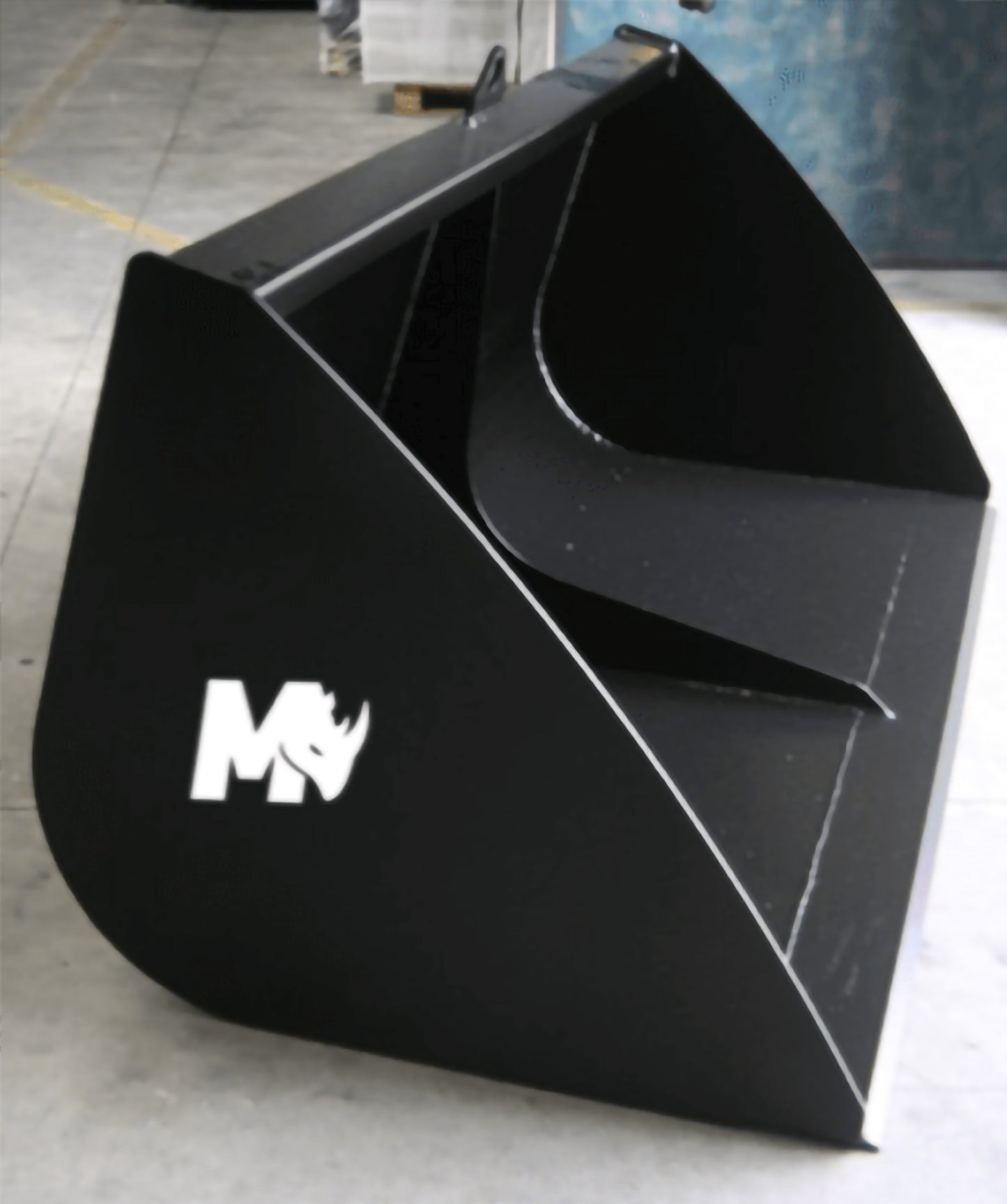 Mazio Light Materials Bucket | Width 65"-67.5" | Hydraulic Flow Range 15–25 GPM | For Skid Steers