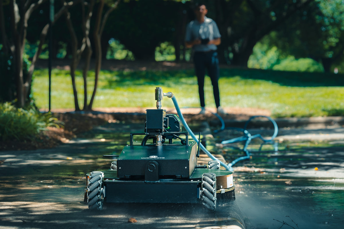 Lucid Bots Lavo Bot | Wide 24" inches | Pressure 500-4500 Psi | Flow Rate 4-12 GPM | 56V Battery
