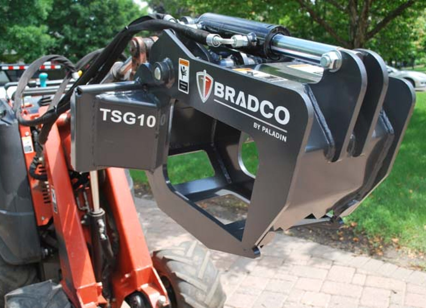 Paladin Tree & Shrub Grapple | Width 34" | 8-15 GPM | For Mini Skid Steer