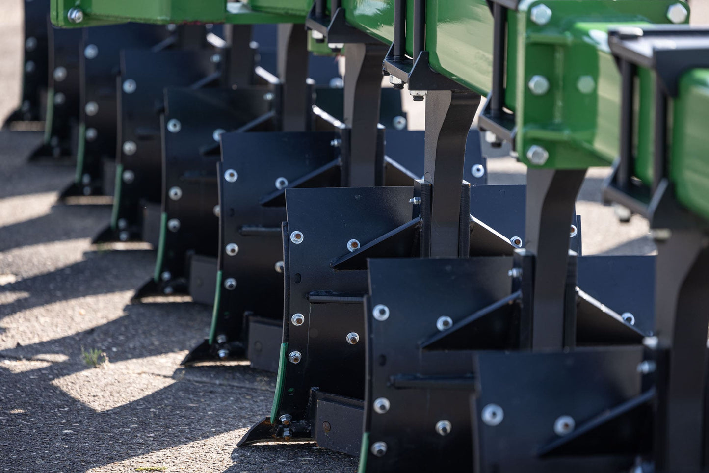 Harrell Ag | On-Land Switch Plow 6710 HD | 10-Bottom | Working Width 17 Feet Per Pass | HorsePower 325 to 600+ HP | For Tractors