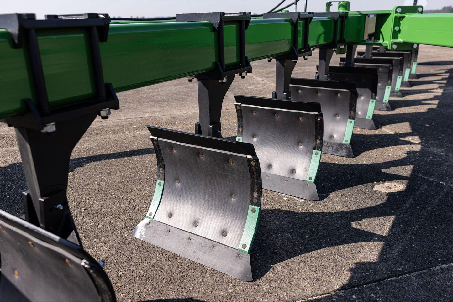 Harrell Ag | On-Land Switch Plow 6710 HD | 10-Bottom | Working Width 17 Feet Per Pass | HorsePower 325 to 600+ HP | For Tractors