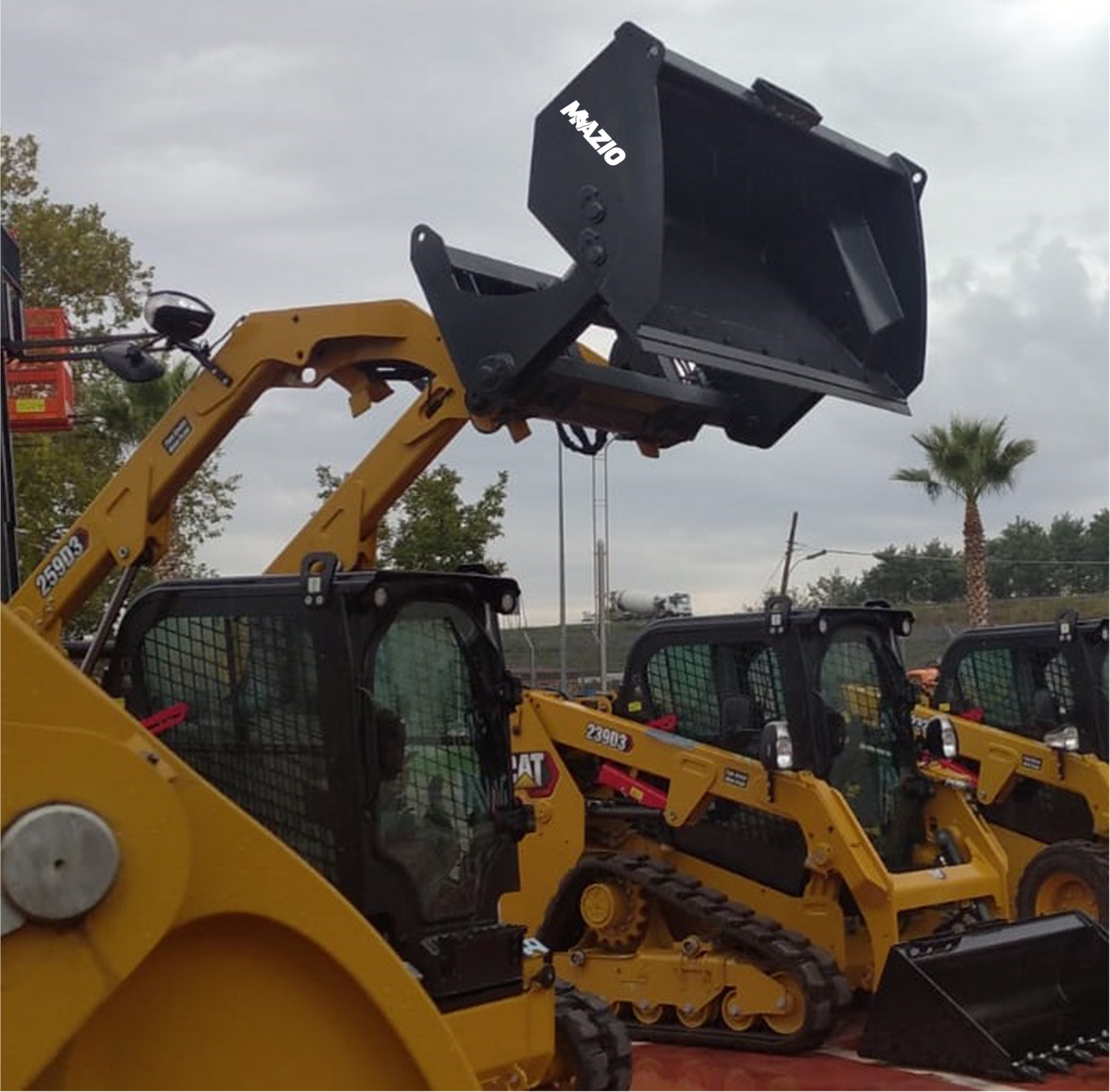 Mazio High Tip (Dump) Bucket SSL | Total Width 61"-85" | Hydraulic Flow Range 15–25 GPM | For Skid Steers