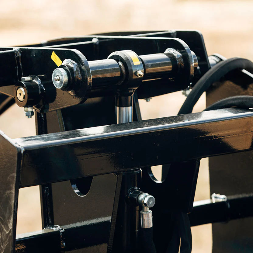 Titan Attachments Log Grapple | 26" Width | 42" Jaw Opening | 3,000 PSI Cylinder | 6–12 GPM Oil Flow | For Mini Skid Steers