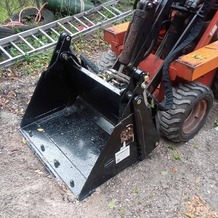 Titan Attachments Combo Bucket | 4-in-1 Multi-Function | 35" Width | 850 lb Capacity | Oil Flow Range 8–12 GPM | For Mini Skid Steers
