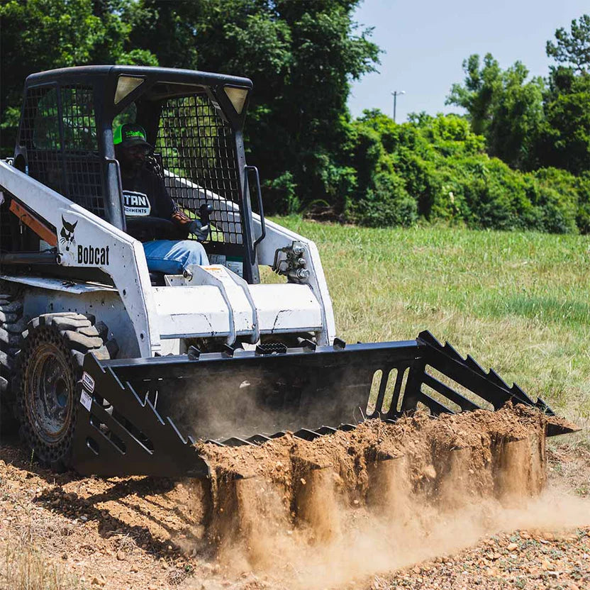 Titan Attachments Skeleton Rock Bucket | 0.5″ Tines | 60″–72″ Width | 600–670 lb | 4″ Debris Sifting Gap | Oil Flow Range 10–20 GPM | For Skid Steers
