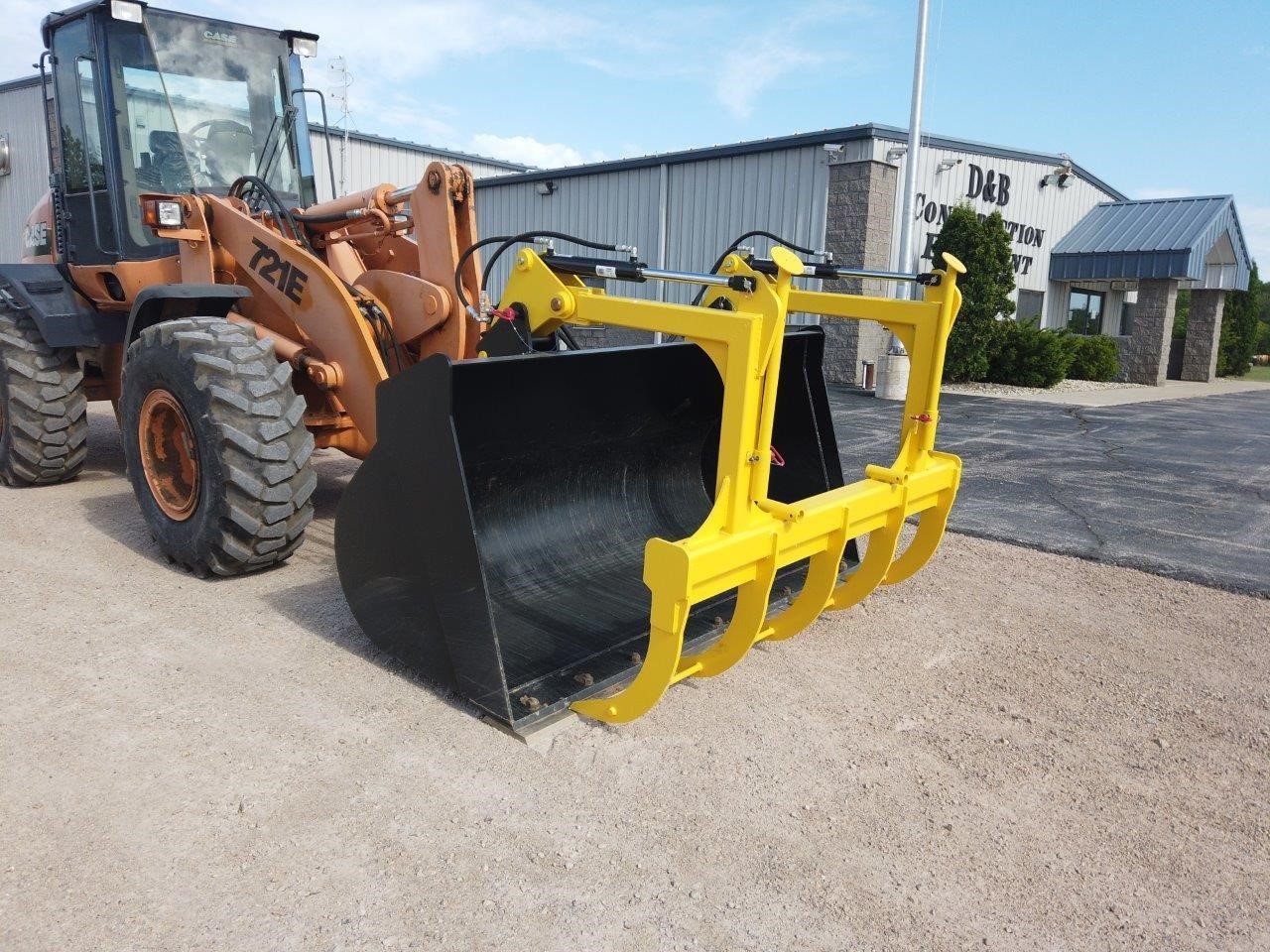 D&B Construction Equipment Grapple Bucket | Width 108" | Bucket Capacity 3.5 YD | Horsepower 100 To 200 HP | For Loaders