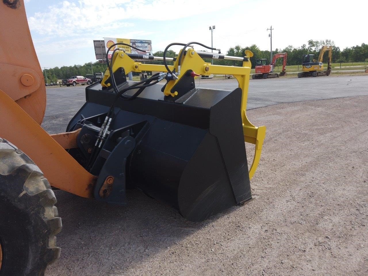 D&B Construction Equipment Grapple Bucket | Width 108" | Bucket Capacity 3.5 YD | Horsepower 100 To 200 HP | For Loaders