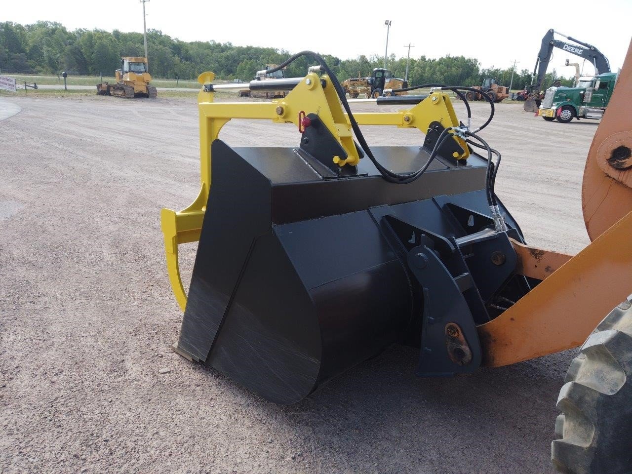 D&B Construction Equipment Grapple Bucket | Width 108" | Bucket Capacity 3.5 YD | Horsepower 100 To 200 HP | For Loaders