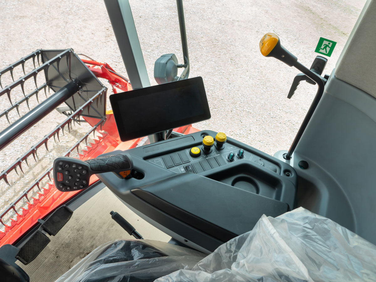 Kincaid Comia Foundation Seed Combine | Engine Horsepower 115-175 HP | Header sizes 10'-14' Ft