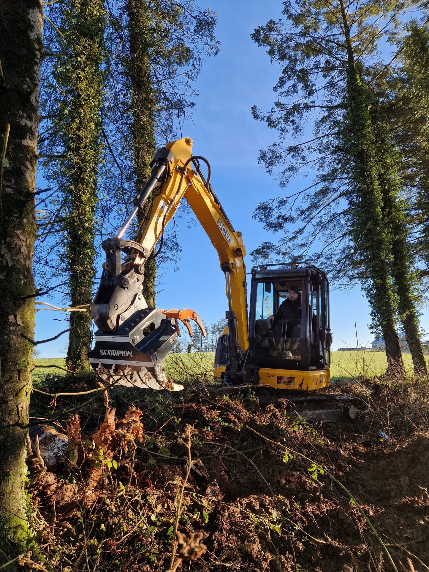 MDE Machinery | Scorpion Grapple | Model S500 To S1900 | Width 26.4" To 75" Inches | Machine Size 1.5 - 55 Tons | For Excavators