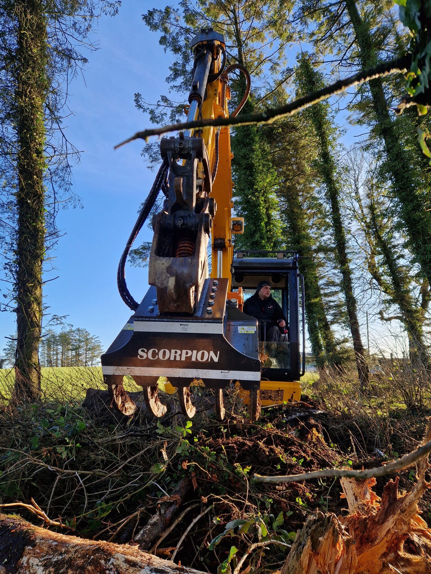 MDE Machinery | Scorpion Grapple | Model S500 To S1900 | Width 26.4" To 75" Inches | Machine Size 1.5 - 55 Tons | For Excavators