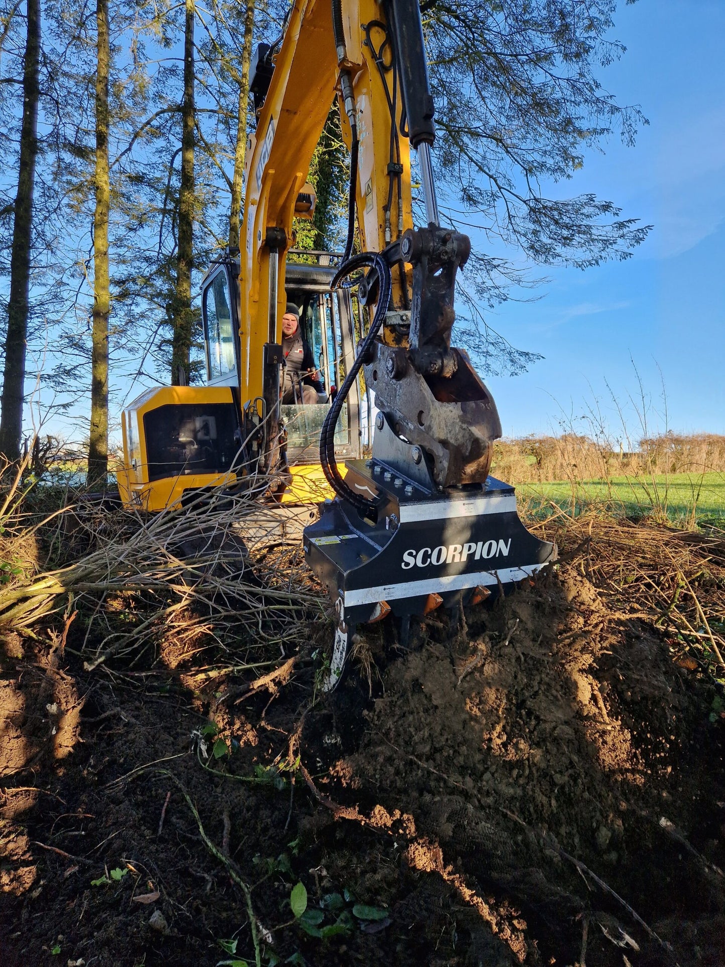 MDE Machinery | Scorpion Grapple | Model S500 To S1900 | Width 26.4" To 75" Inches | Machine Size 1.5 - 55 Tons | For Excavators