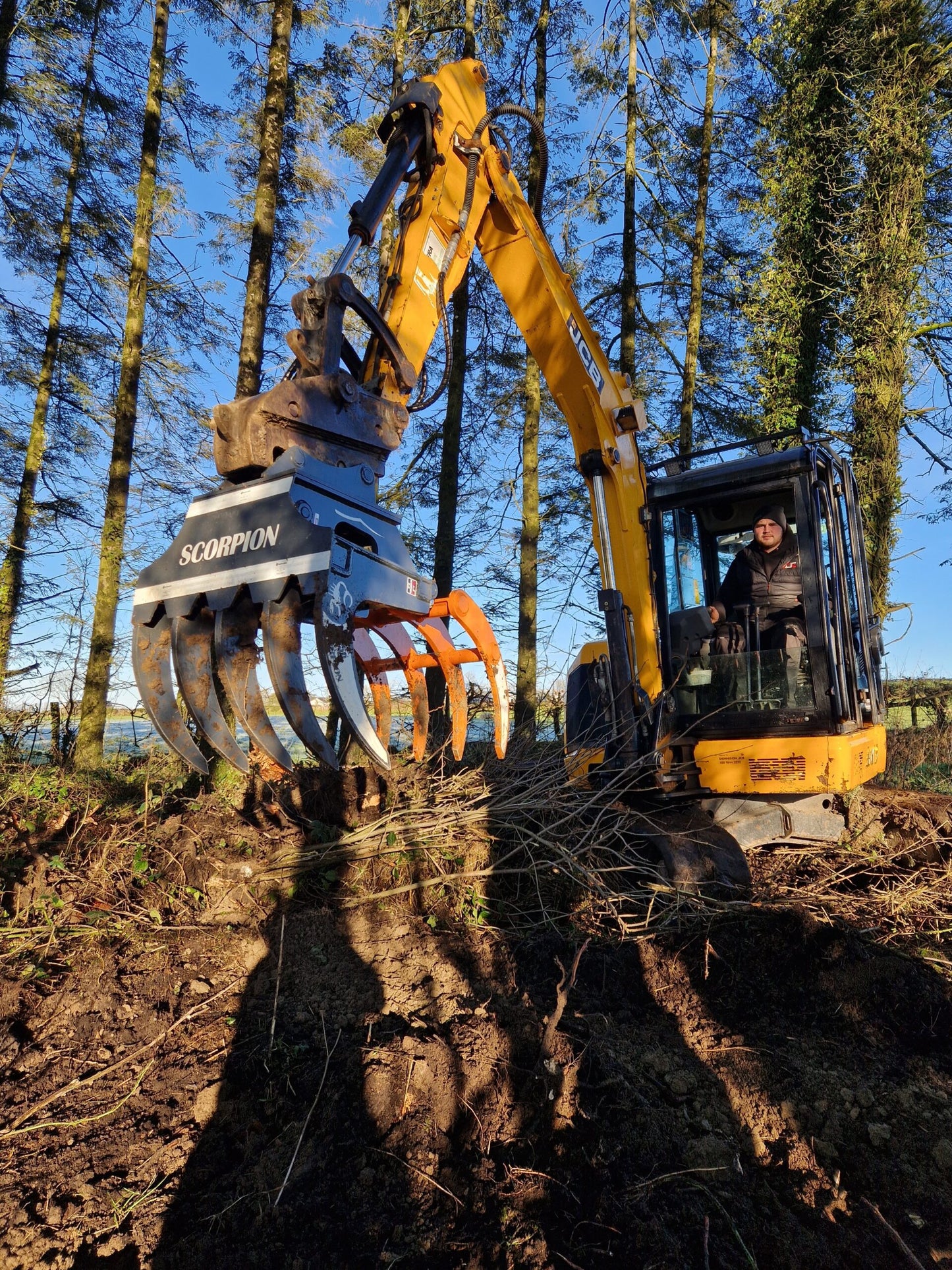 MDE Machinery | Scorpion Grapple | Model S500 To S1900 | Width 26.4" To 75" Inches | Machine Size 1.5 - 55 Tons | For Excavators