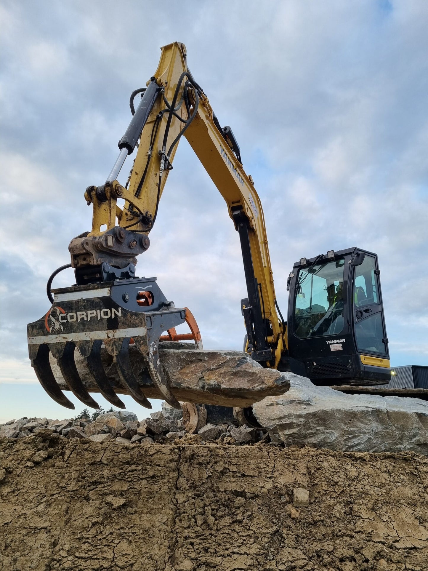 MDE Machinery | Scorpion Grapple | Model S500 To S1900 | Width 26.4" To 75" Inches | Machine Size 1.5 - 55 Tons | For Excavators