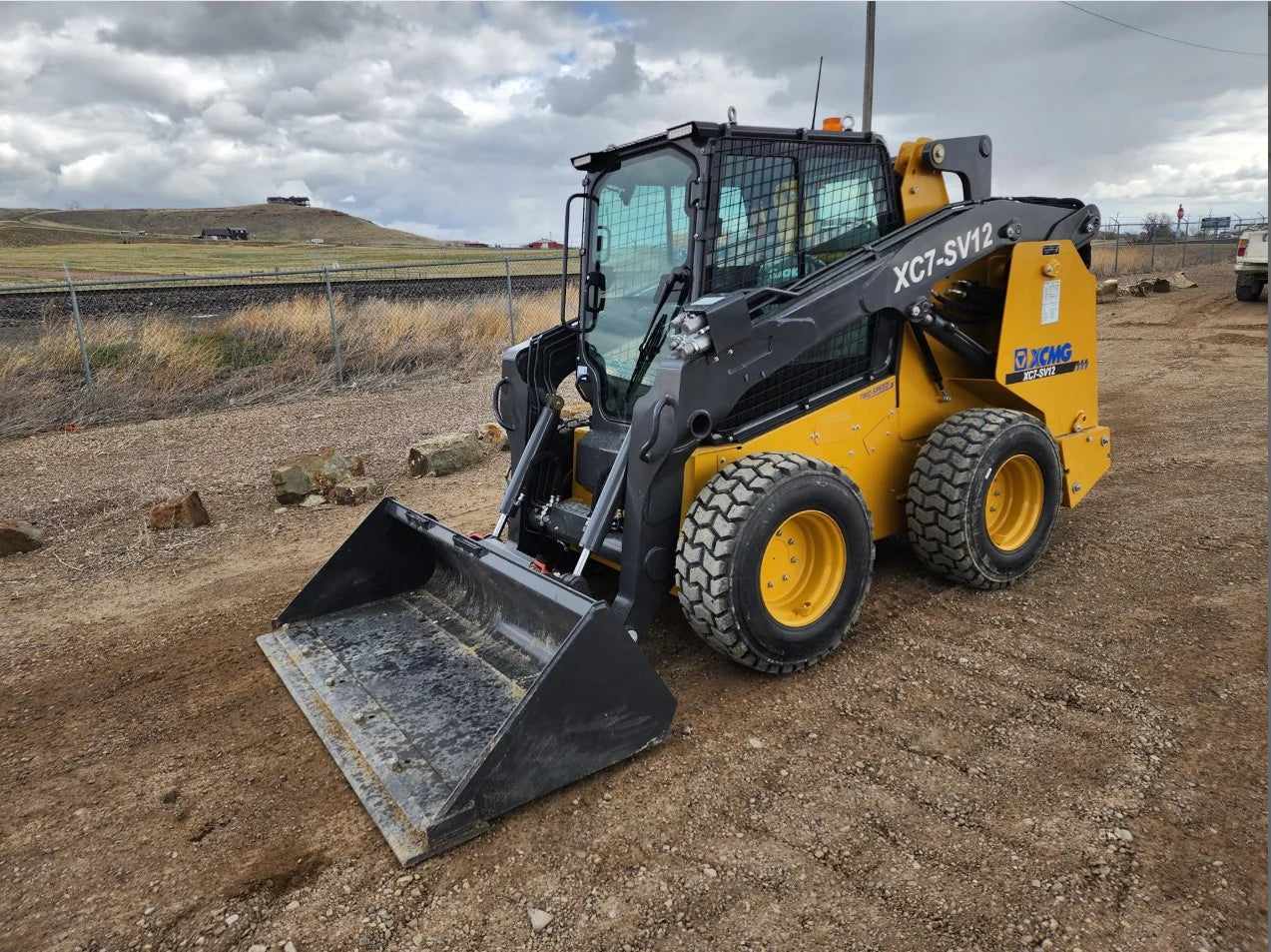 Landy Attachment HD Snow/Mulch Bucket | Bucket Width 72” | 12-25 GPM | 35-40 HP | For Skid Steers, Tractors, UTVs & Loaders