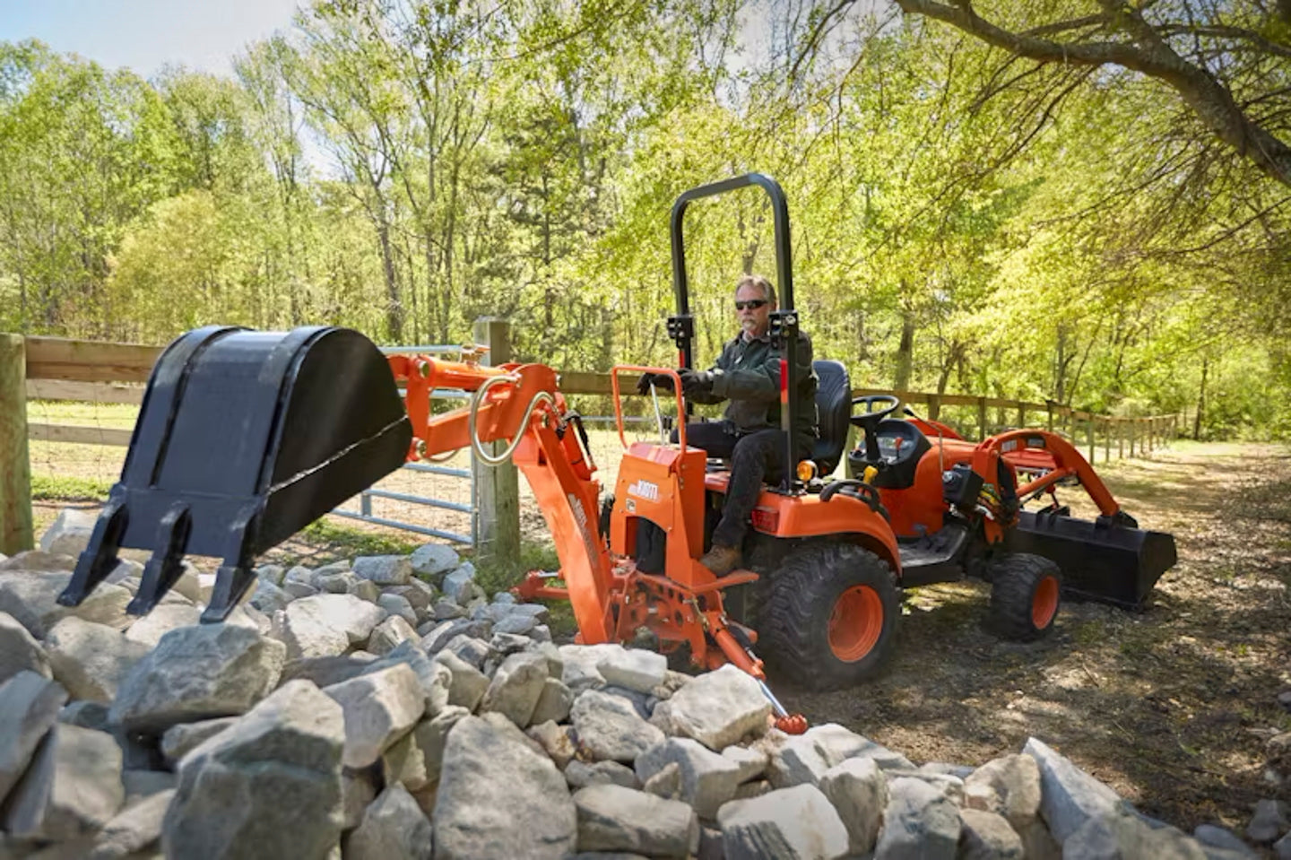 KIOTI | Hydrostatic Compact Tractor with Loader | CS Series | CS2510 | 46.7" Width | 24.5 HP | For Compact Farming & Landscaping