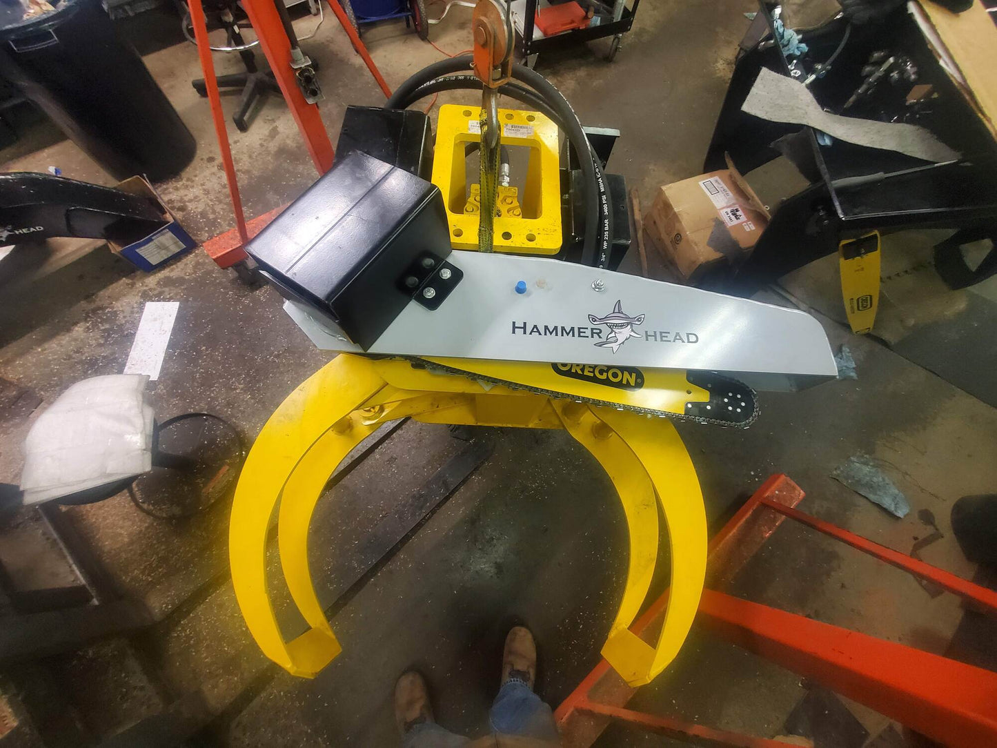 Hammer Head Hydraulic Chainsaw | Max Log Cut-Off Diameter 24" inches | Hydraulic Flow 14+ GPM | For Skid Steers