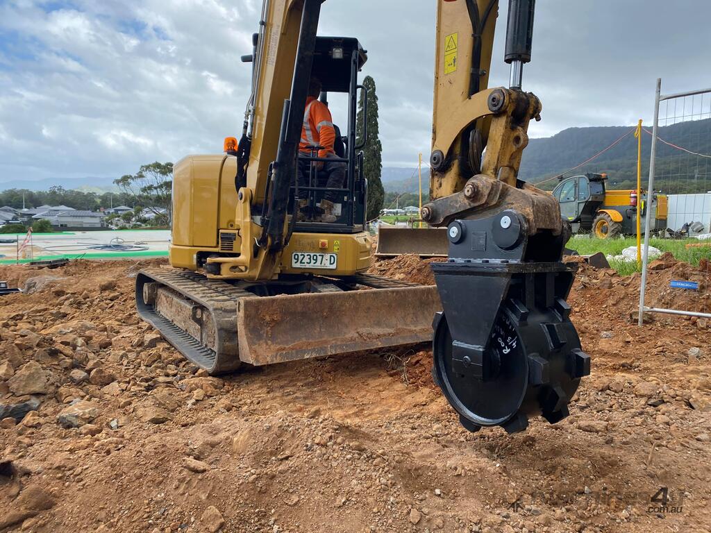 Bedrock Attachments Compaction Wheel Pin-On Mounting | Model ECM-TB | Width 36" | Weight 475 kg | TB Linkage | For Excavators