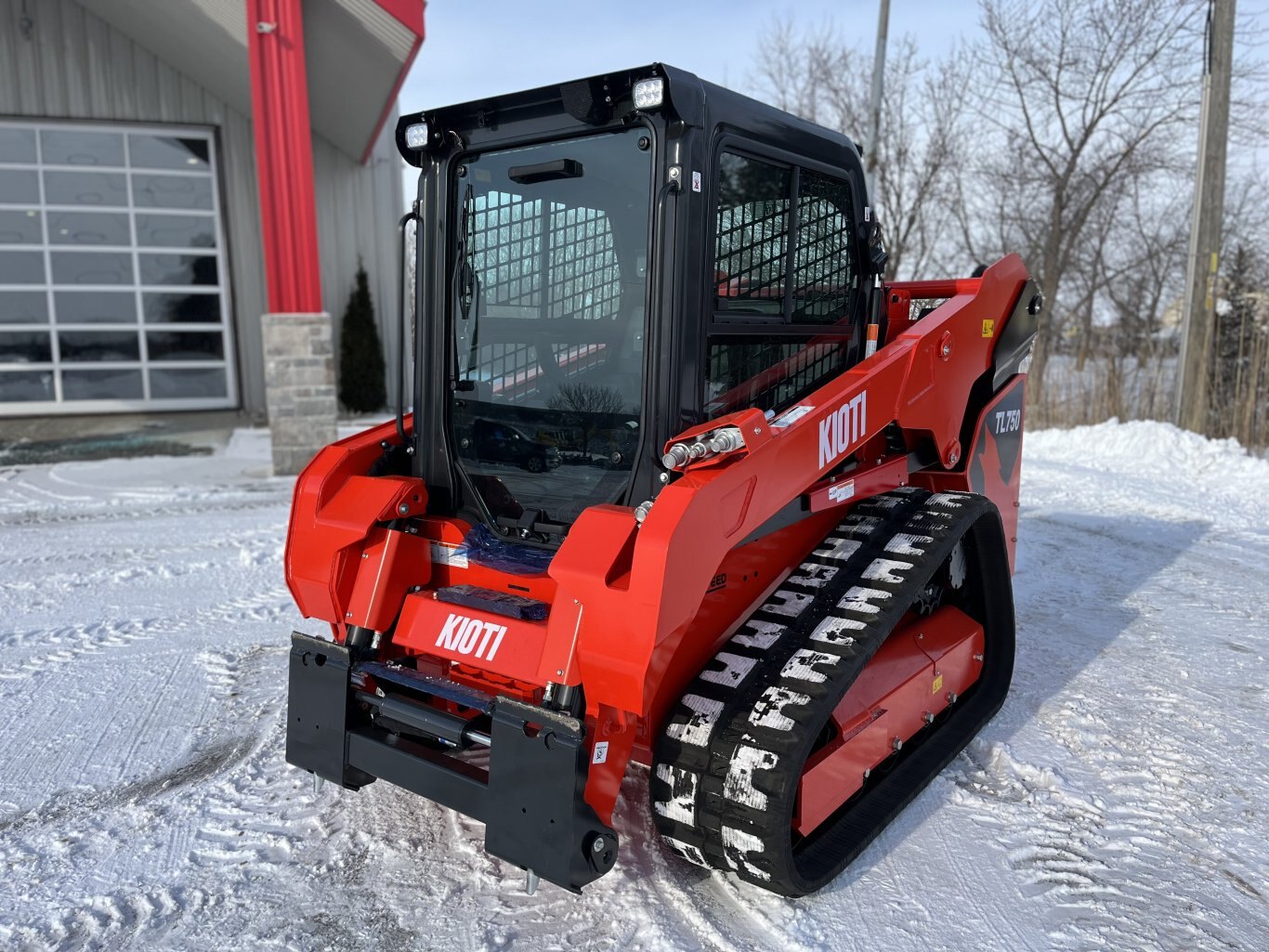 KIOTI Compact Track Loader | Model TL750 Flow+ Cab | Width 70.9" | Length 116.1" | Height with Cab 81.9" | Hydraulic Flow 34 GPM | For Heavy-Duty Tasks