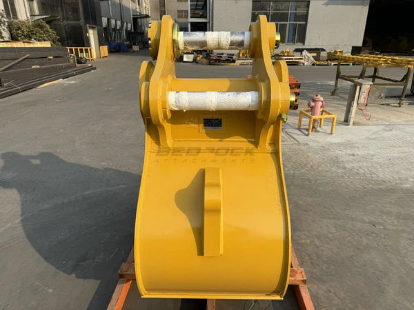 Bedrock Attachments Heavy-Duty Bucket | Model EB330DHD-30-0.78 | Width 33" | Capacity 0.78 CU M | Machine Size 30-40 Tons | For Excavators CAT 330