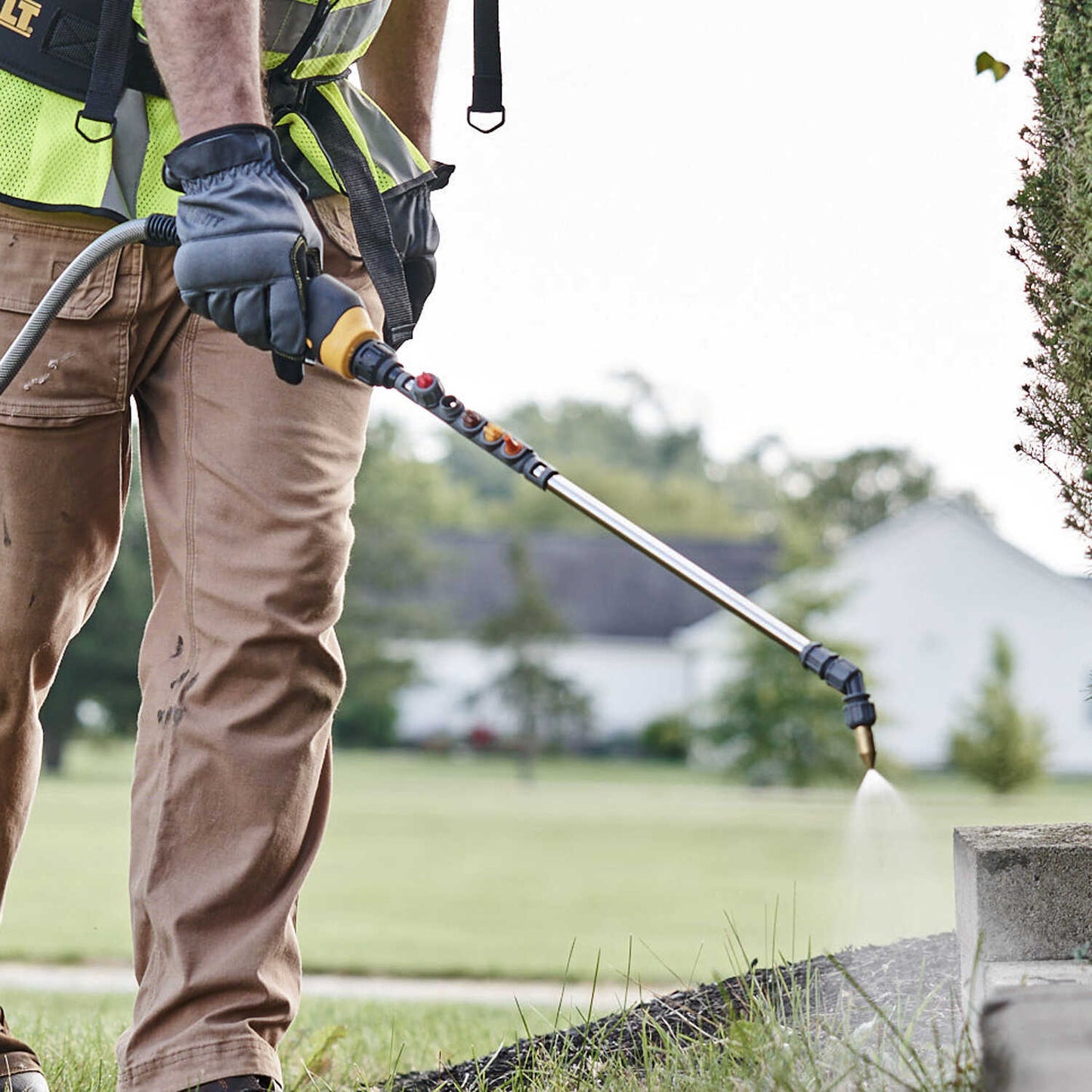 Forestry Supplies DeWalt® 20V Cordless Backpack Sprayer 4-Gallon Capacity