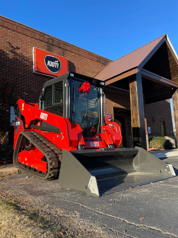 KIOTI Compact Track Loader | Model TL750 Flow+ Cab | Width 70.9" | Length 116.1" | Height with Cab 81.9" | Hydraulic Flow 34 GPM | For Heavy-Duty Tasks