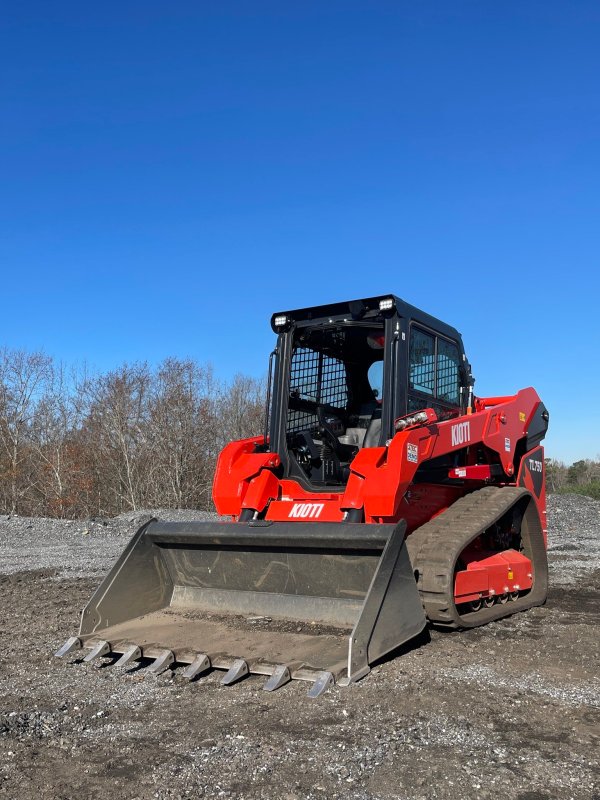 KIOTI Compact Track Loader | Model TL750 Flow+ Cab | Width 70.9" | Length 116.1" | Height with Cab 81.9" | Hydraulic Flow 34 GPM | For Heavy-Duty Tasks