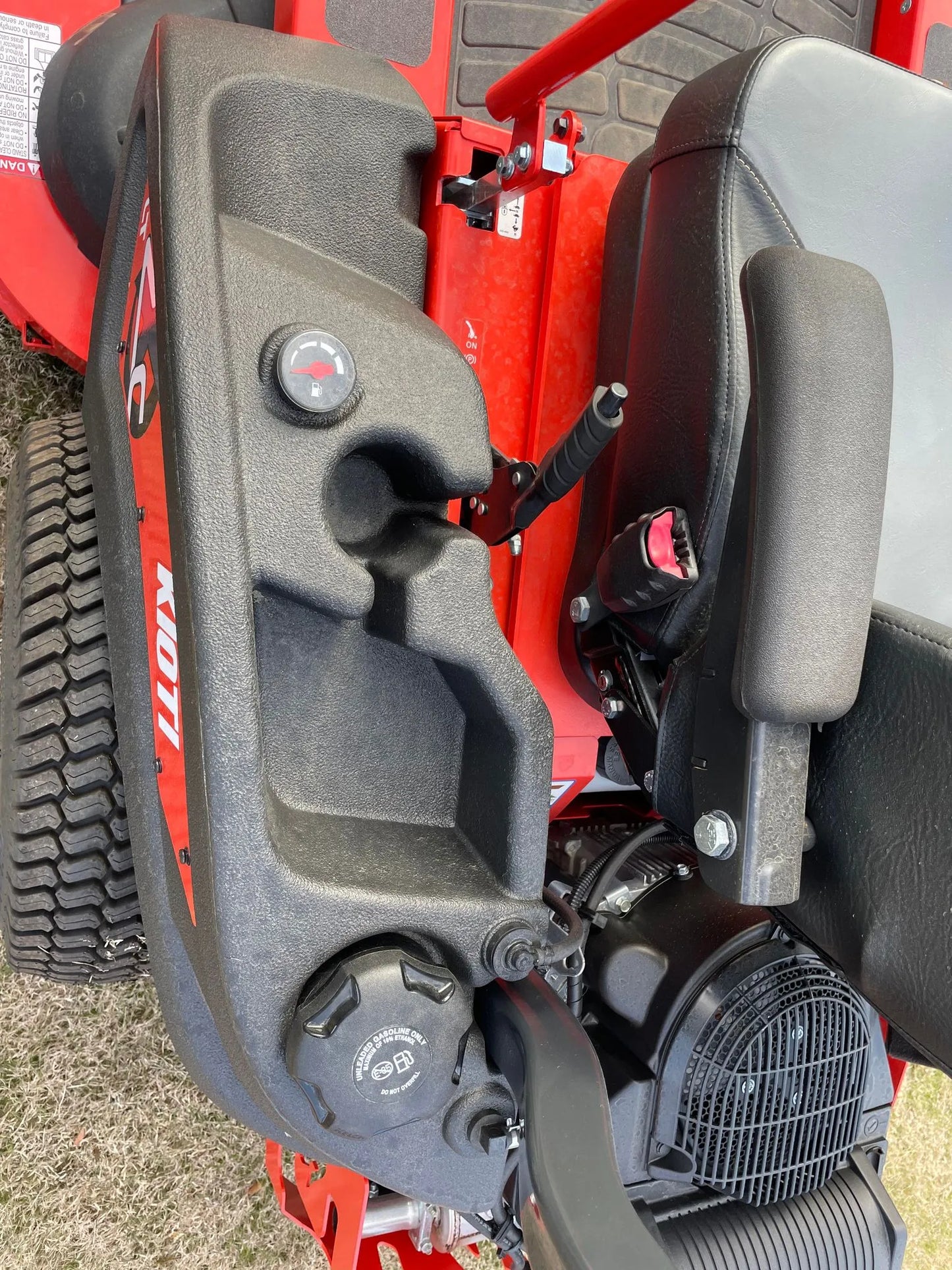 KIOTI | Zero-Turn Mower | ZXC LT Series | ZXC54LT | 54″ Fabricated Deck | 24 HP Kawasaki | For Professional Lawn Care