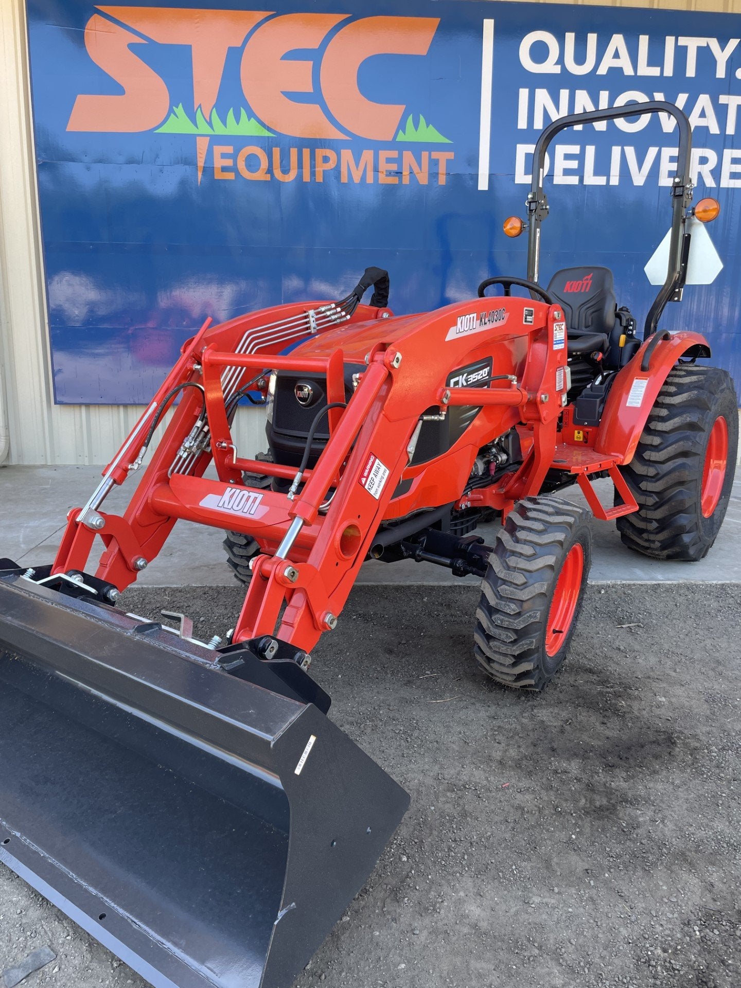 Kioti CK3520 HST Compact Tractor| 35HP Gross Power Diesel Engine | Hydrostatic Transmission