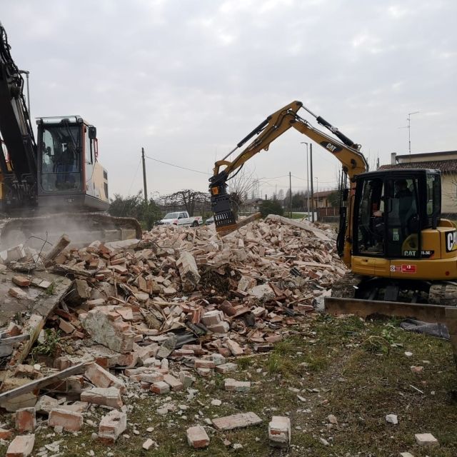 MB Crushers Sorting Grapple | Model MB-G350 S4 | Width 19.7" | Machine Size 1.3-2.6 Tons | For Mini Excavators