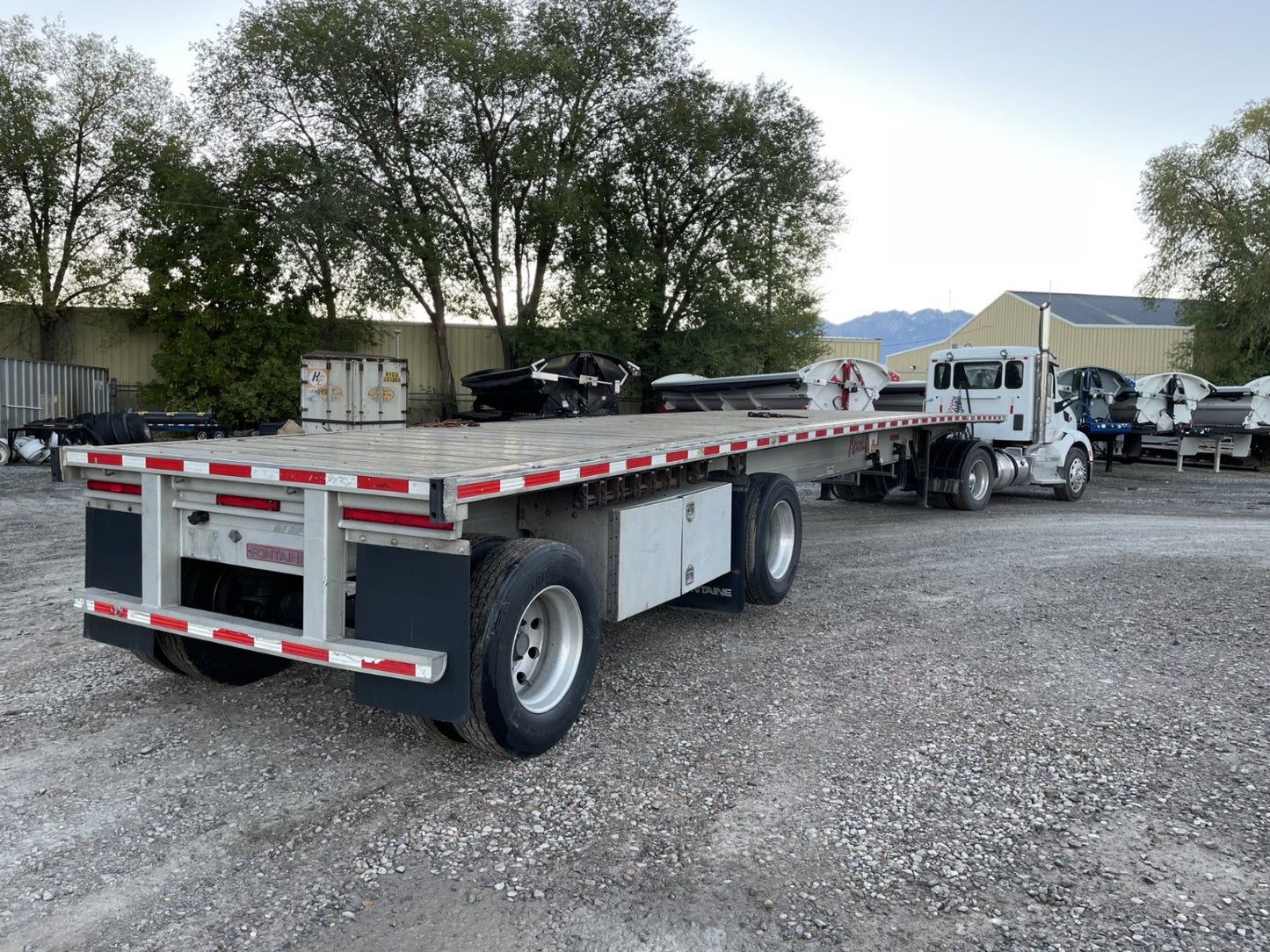 Fontaine | Flatbed Trailer | 2015 Model | 48' Length | Heavy-Duty Hauling | 102" Width | USED | For Industrial & Commercial Freight Transport