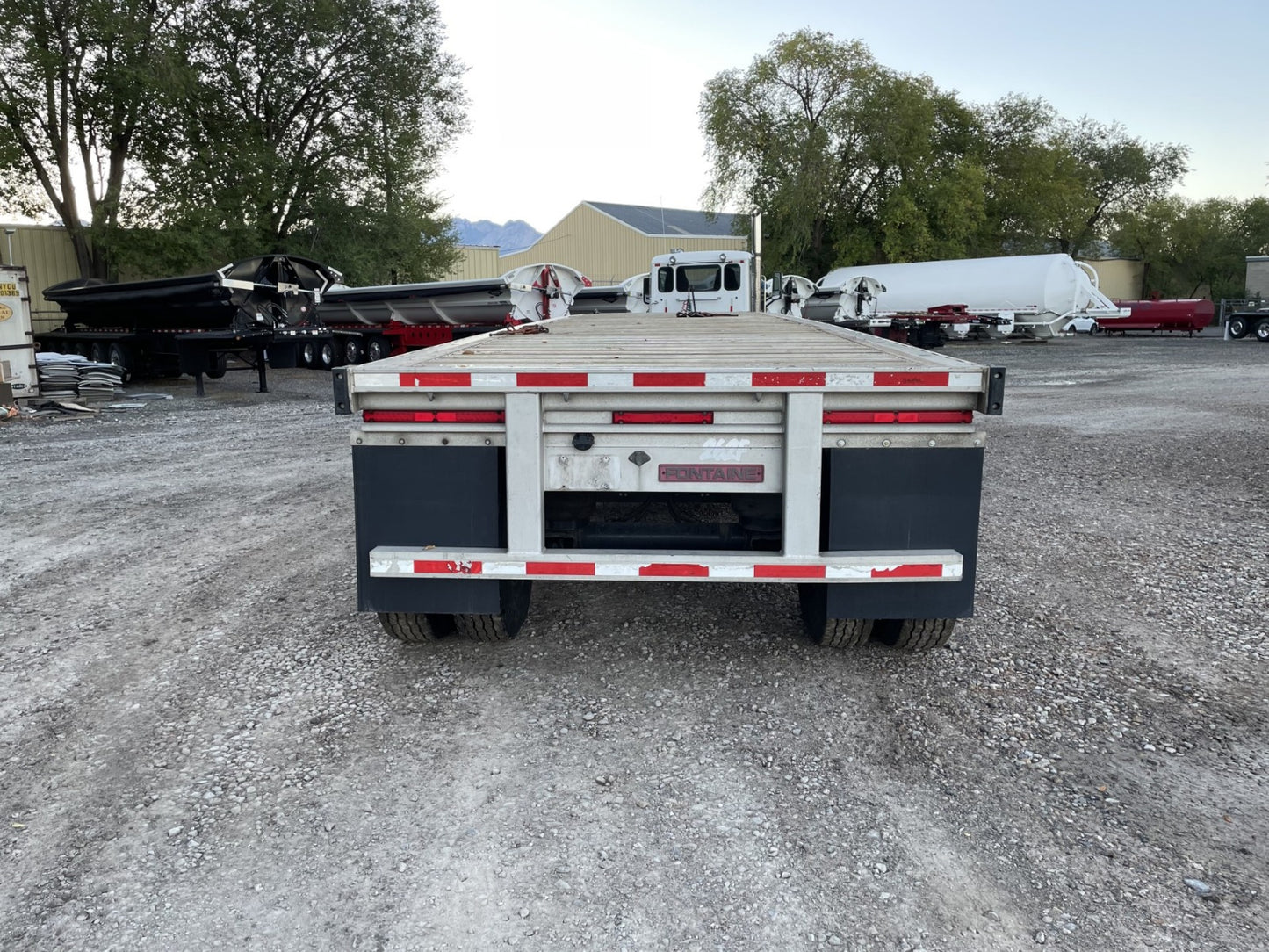 Fontaine | Flatbed Trailer | 2015 Model | 48' Length | Heavy-Duty Hauling | 102" Width | USED | For Industrial & Commercial Freight Transport