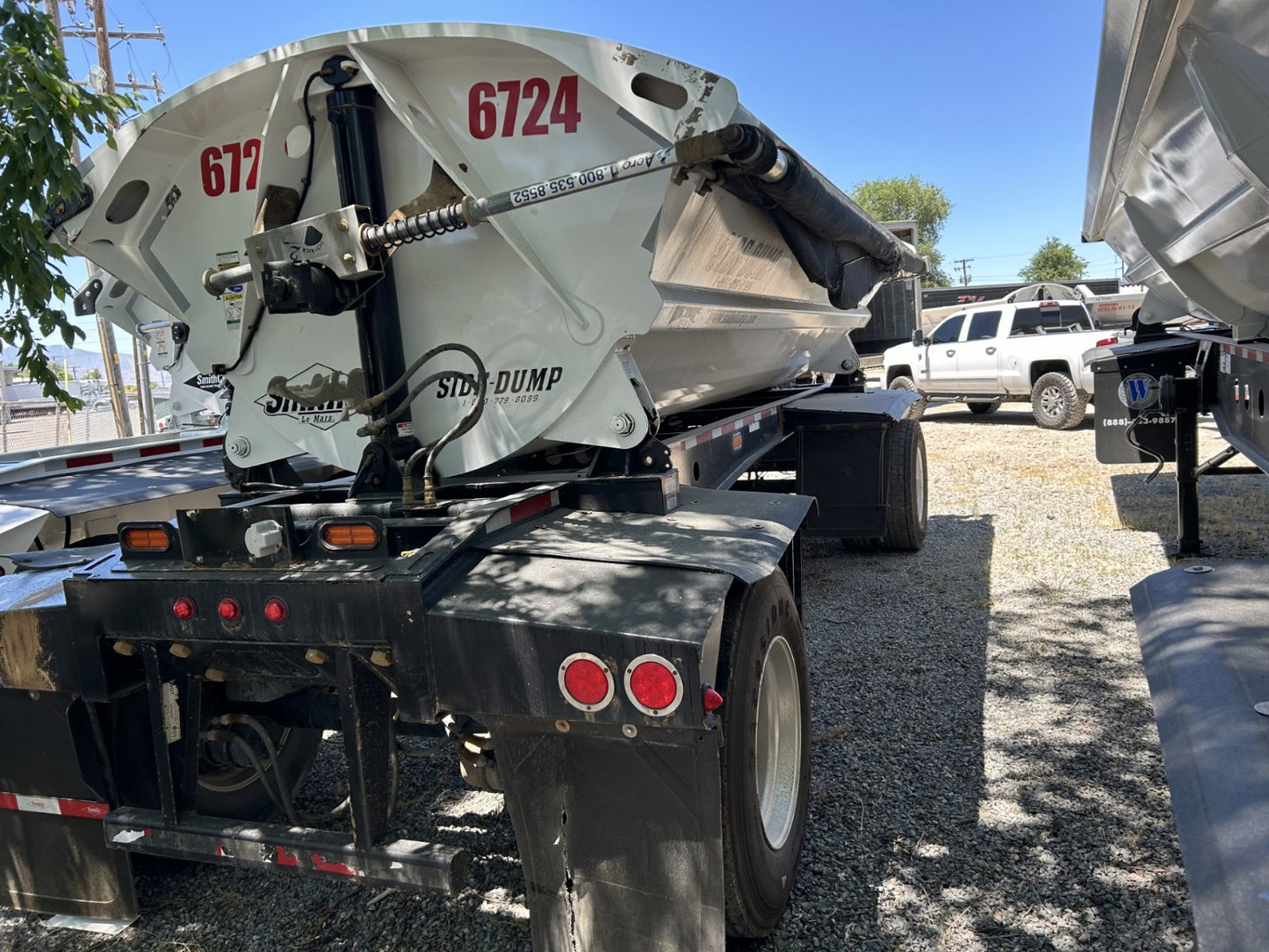 SmithCo | SX1FP Side Dump Trailer | 17' Tub Length | 15.7 CY Capacity | 102" Width | USED | For Bulk Material & Heavy-Duty Hauling