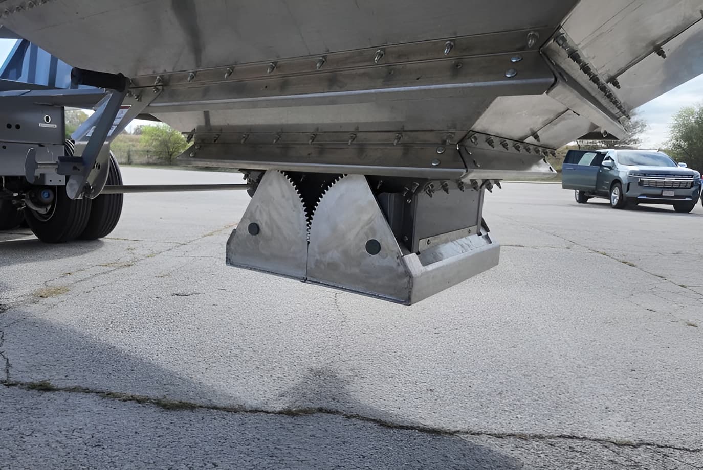 Midland | SandRunner Hopper Bottom Trailer | 2025 Model | 40' Length | Heavy-Duty Sand Hauling | 70" Side Height | For Bulk Material Transport