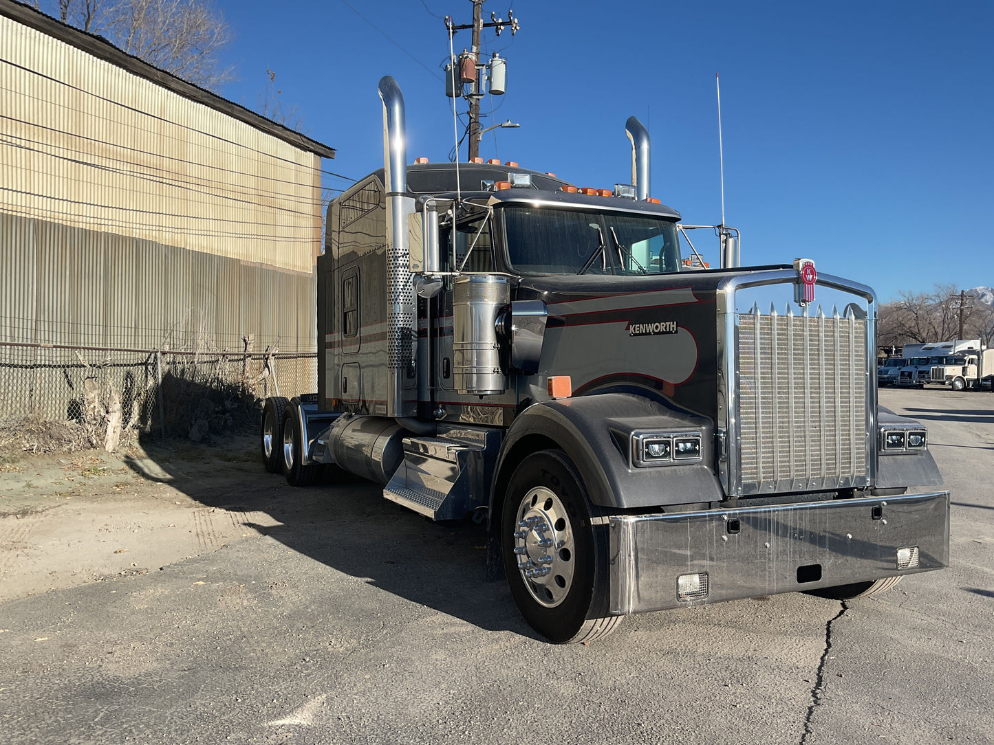 Kenworth | W900 Sleeper Truck | 2022 Model | Heavy-Duty Hauling | High-Torque Capacity | 102" Width | USED | For Long-Distance & Industrial Transport