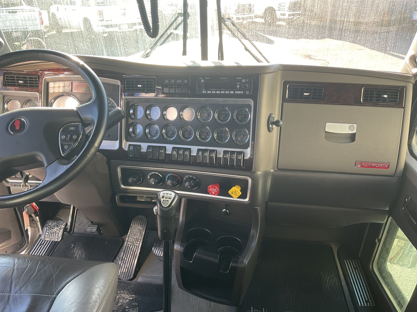 Kenworth | W900 Sleeper Truck | 2022 Model | Heavy-Duty Hauling | High-Torque Capacity | 102" Width | USED | For Long-Distance & Industrial Transport