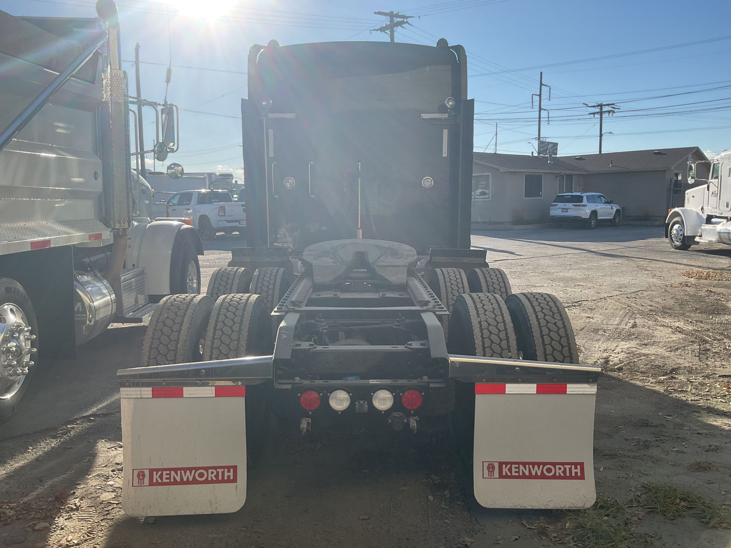 Kenworth | W900 Sleeper Truck | 2022 Model | Heavy-Duty Hauling | High-Torque Capacity | 102" Width | USED | For Long-Distance & Industrial Transport