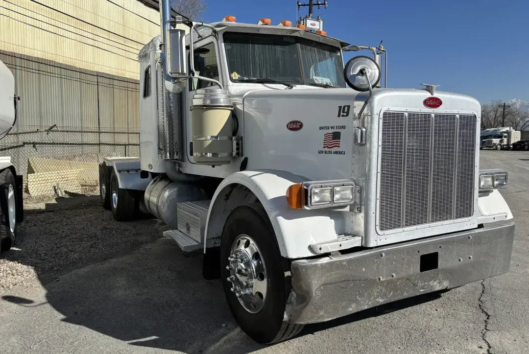 Peterbilt | 378 Sleeper Truck | 2005 Model | Heavy-Duty Hauling | 3.58 Gear Ratio | 475 HP | USED | For Long-Distance & Industrial Transport