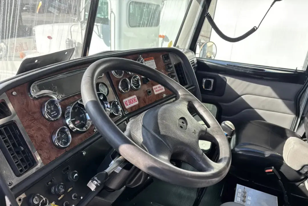 Peterbilt | 378 Sleeper Truck | 2005 Model | Heavy-Duty Hauling | 3.58 Gear Ratio | 475 HP | USED | For Long-Distance & Industrial Transport