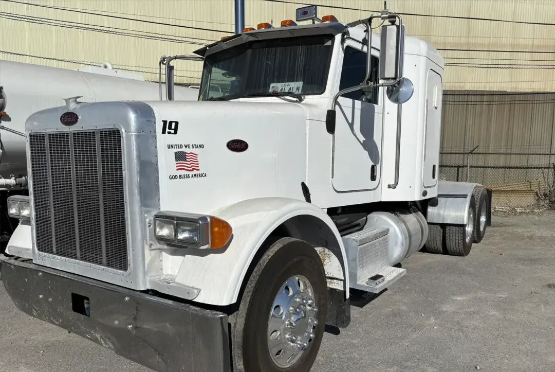 Peterbilt | 378 Sleeper Truck | 2005 Model | Heavy-Duty Hauling | 3.58 Gear Ratio | 475 HP | USED | For Long-Distance & Industrial Transport