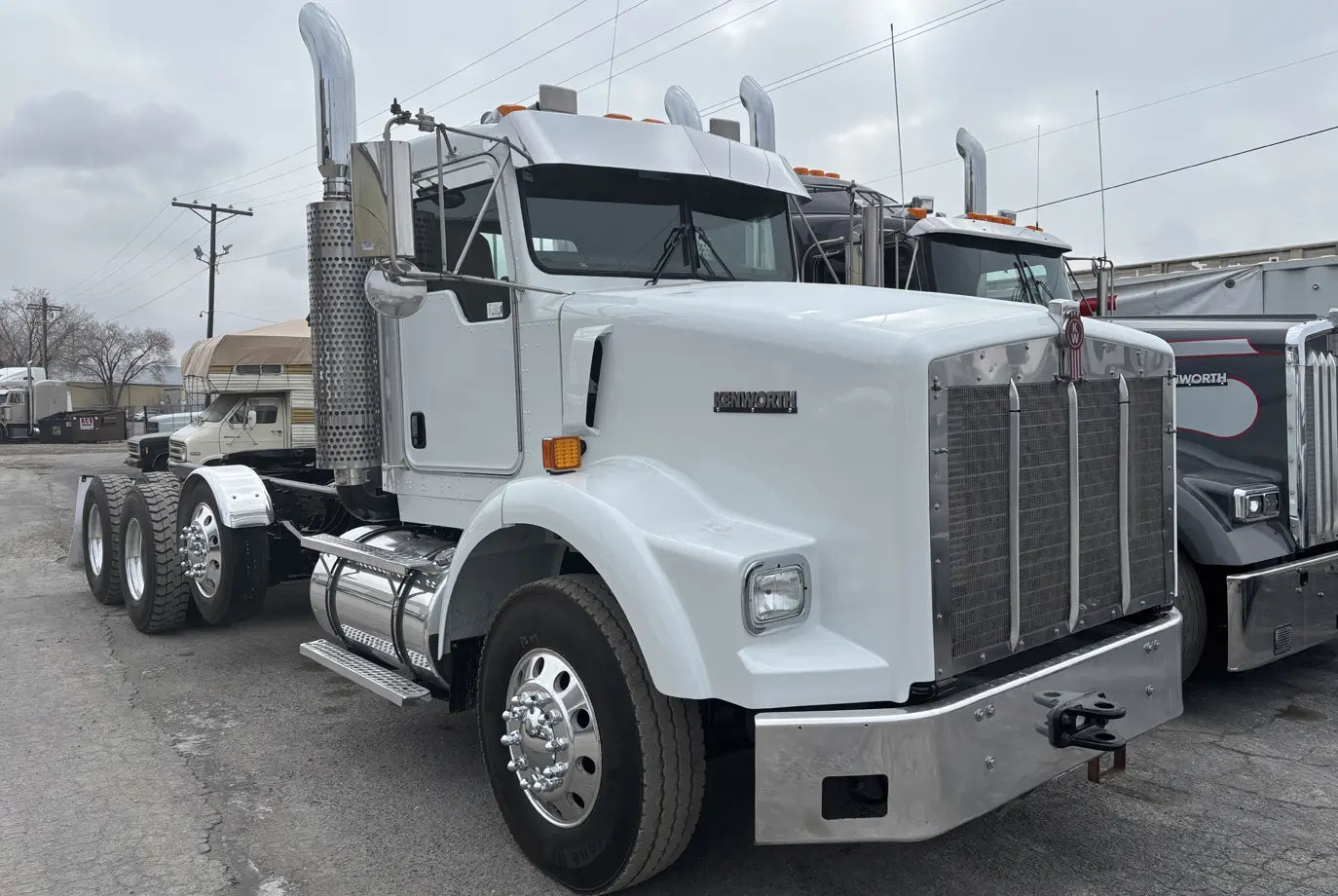 Kenworth | T800 | 2005 Model | Heavy-Duty Hauling | 485 HP CAT C-15 | 10-Speed Transmission | USED | For Industrial & Long-Distance Transport