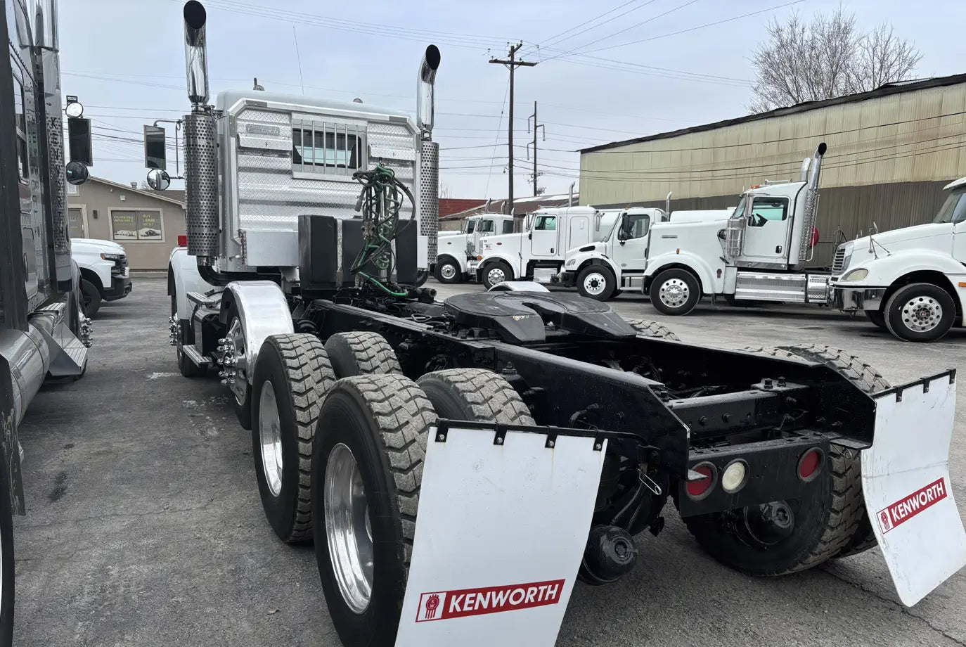 Kenworth | T800 | 2005 Model | Heavy-Duty Hauling | 485 HP CAT C-15 | 10-Speed Transmission | USED | For Industrial & Long-Distance Transport