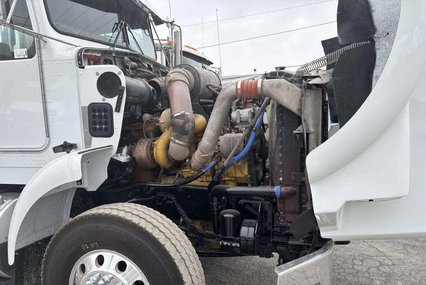 Kenworth | T800 | 2005 Model | Heavy-Duty Hauling | 485 HP CAT C-15 | 10-Speed Transmission | USED | For Industrial & Long-Distance Transport