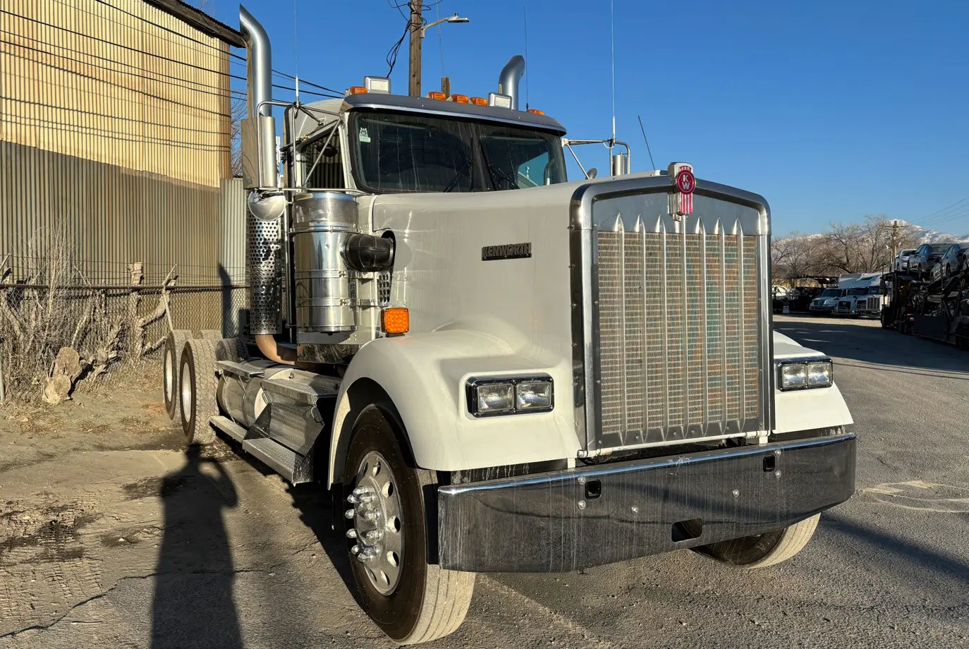 Kenworth | W900 | 2011 Model | Heavy-Duty Hauling | ISX15 Engine | 18-Speed Transmission | USED | For Long-Distance & Industrial Transport