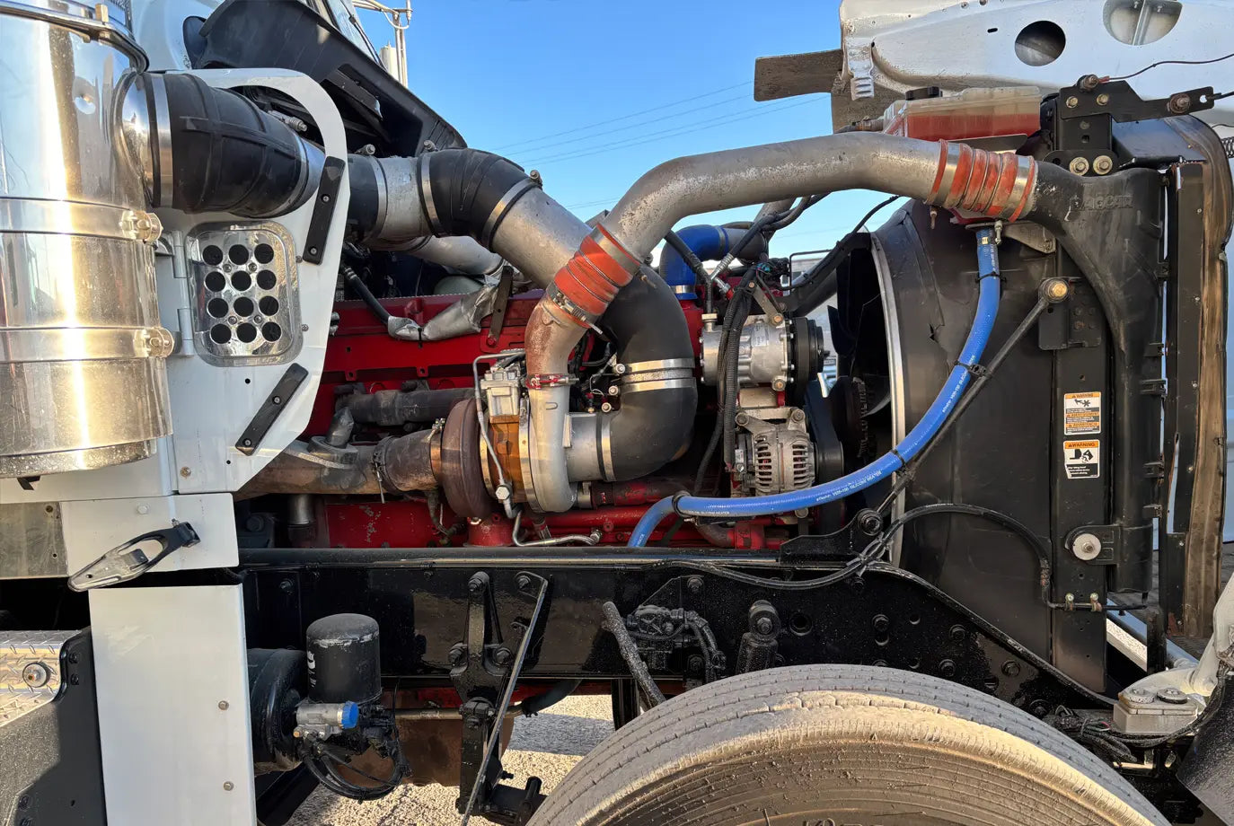 Kenworth | W900 | 2011 Model | Heavy-Duty Hauling | ISX15 Engine | 18-Speed Transmission | USED | For Long-Distance & Industrial Transport