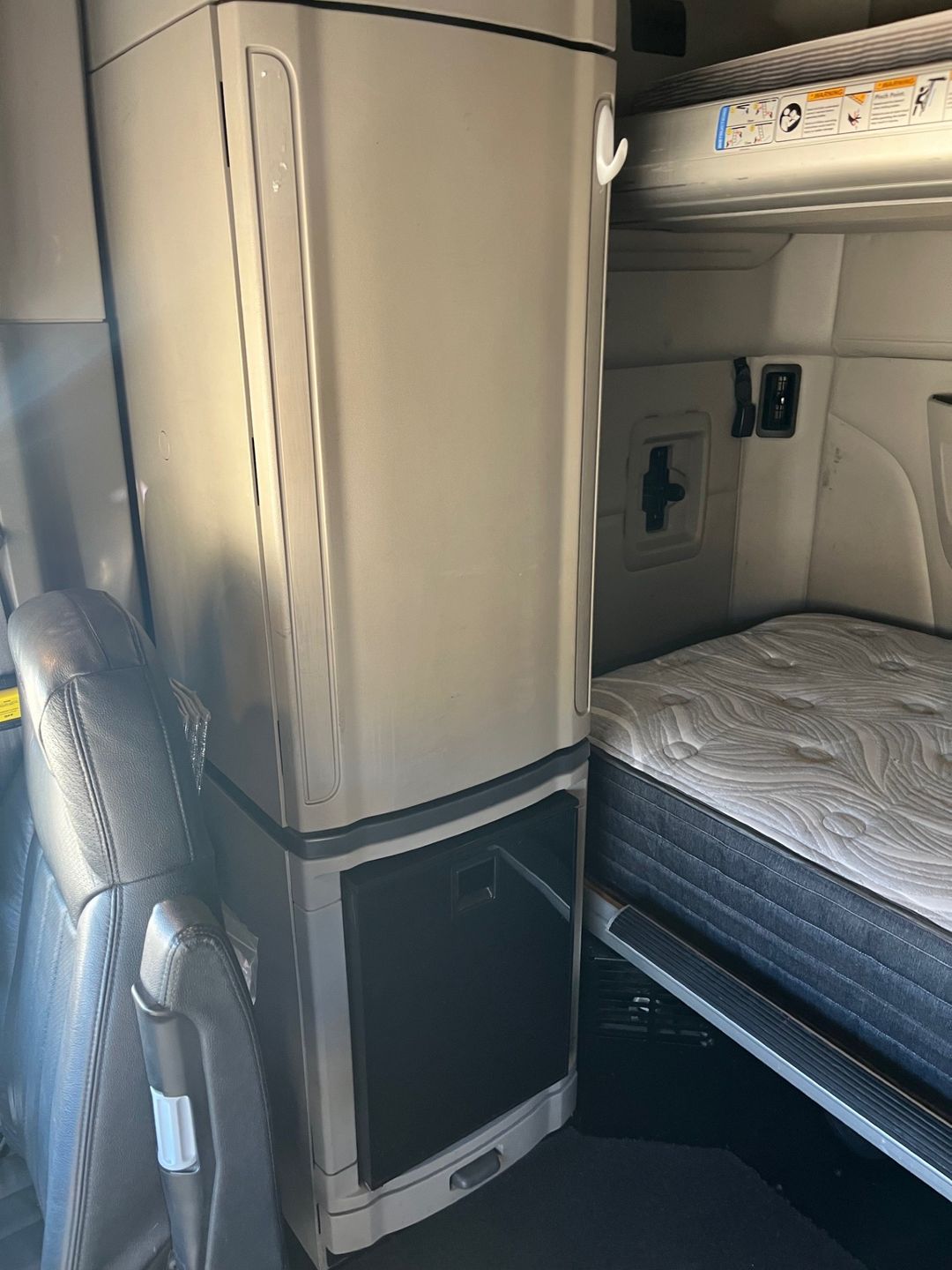 Peterbilt | 579 Sleeper Truck | 510 HP | 13-Speed Manual | USED | For Long-Distance & Heavy-Duty Hauling
