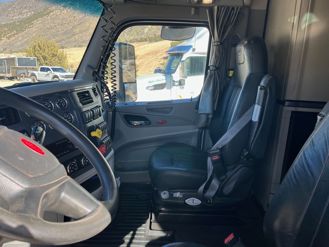 Peterbilt | DS 579 Sleeper Truck | 2020 Model | 510 HP | 12-Speed Automatic | USED | For Long-Distance & Heavy-Duty Hauling