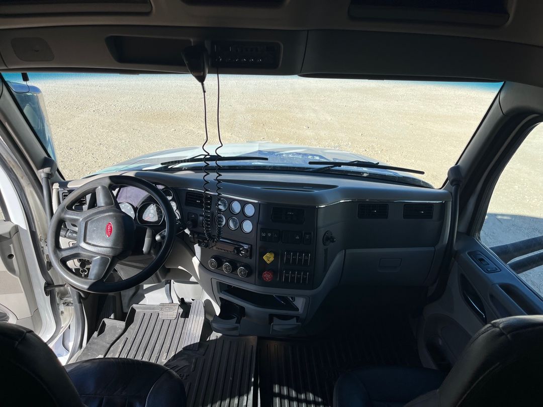 Peterbilt | DS 579 Sleeper Truck | 2020 Model | 510 HP | 12-Speed Automatic | USED | For Long-Distance & Heavy-Duty Hauling