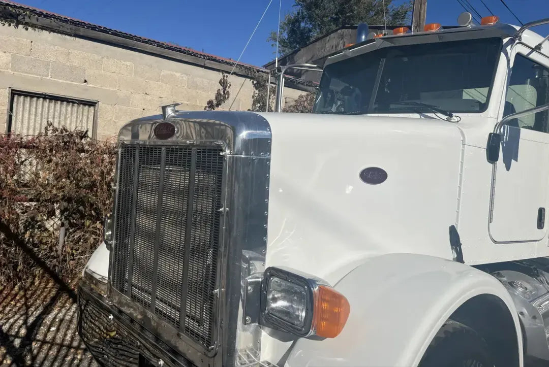 Peterbilt | 357 Day Cab | 2006 Model | Heavy-Duty Hauling | CAT C-15 Engine | USED | For Industrial & Long-Distance Transport