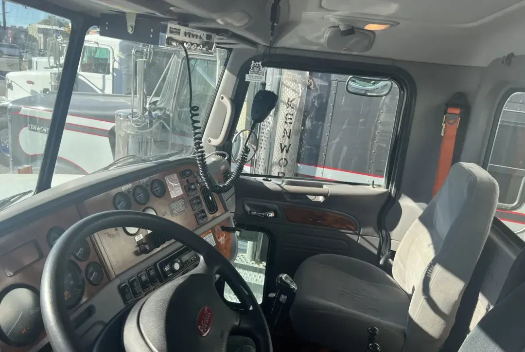 Peterbilt | 357 Day Cab | 2006 Model | Heavy-Duty Hauling | CAT C-15 Engine | USED | For Industrial & Long-Distance Transport